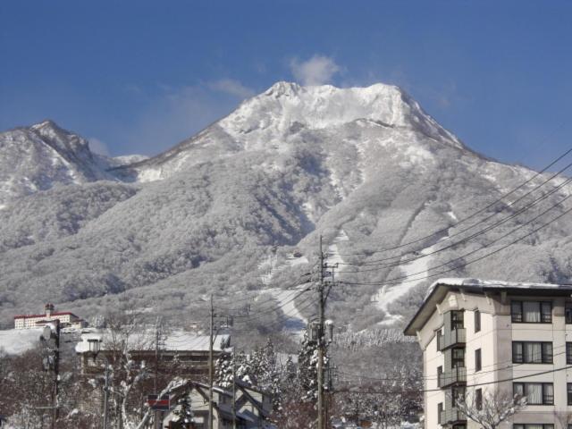 Akakura Yours Inn Мьоко Екстер'єр фото