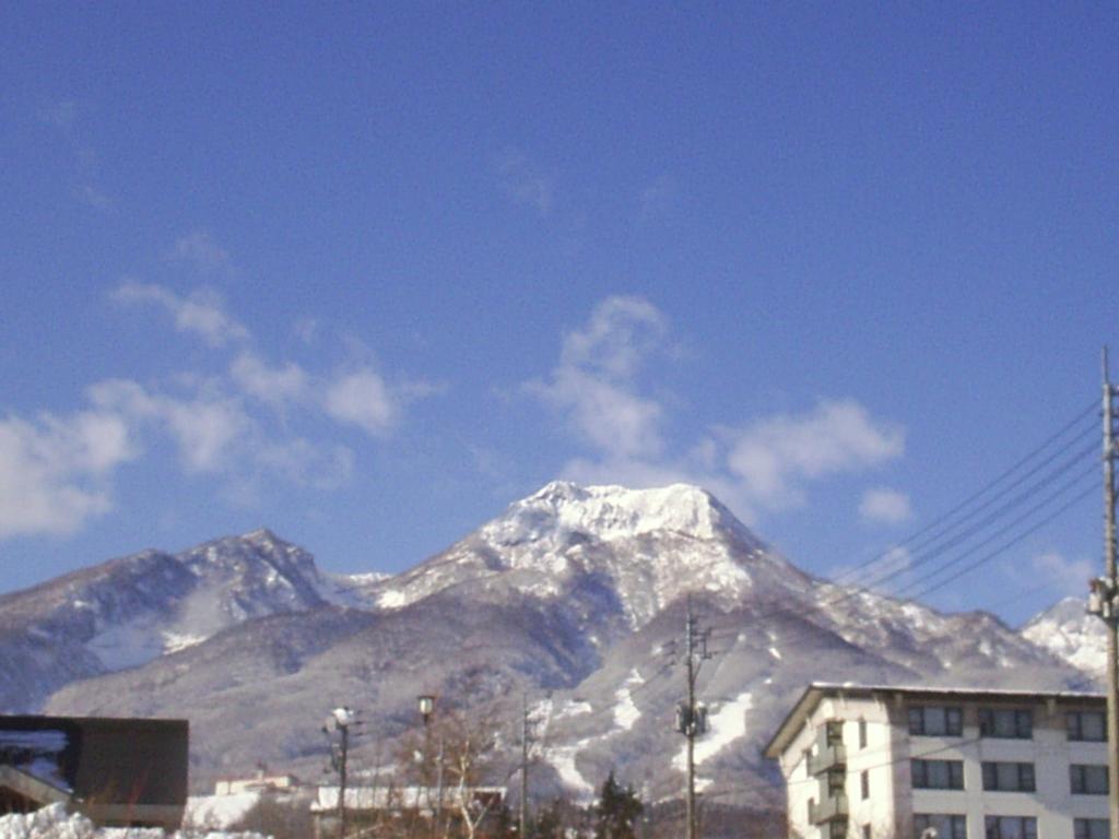 Akakura Yours Inn Мьоко Екстер'єр фото