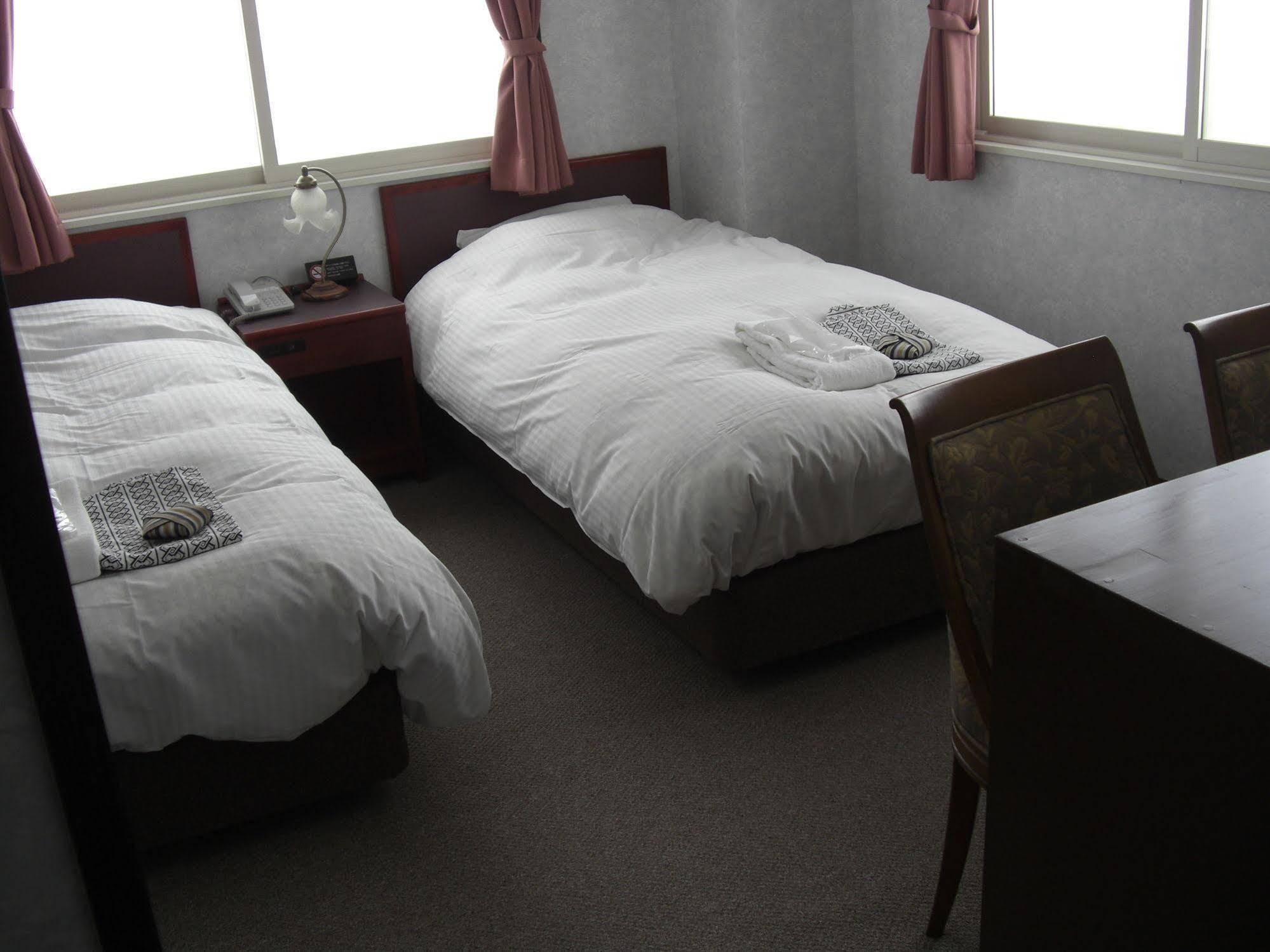 Akakura Yours Inn Мьоко Екстер'єр фото