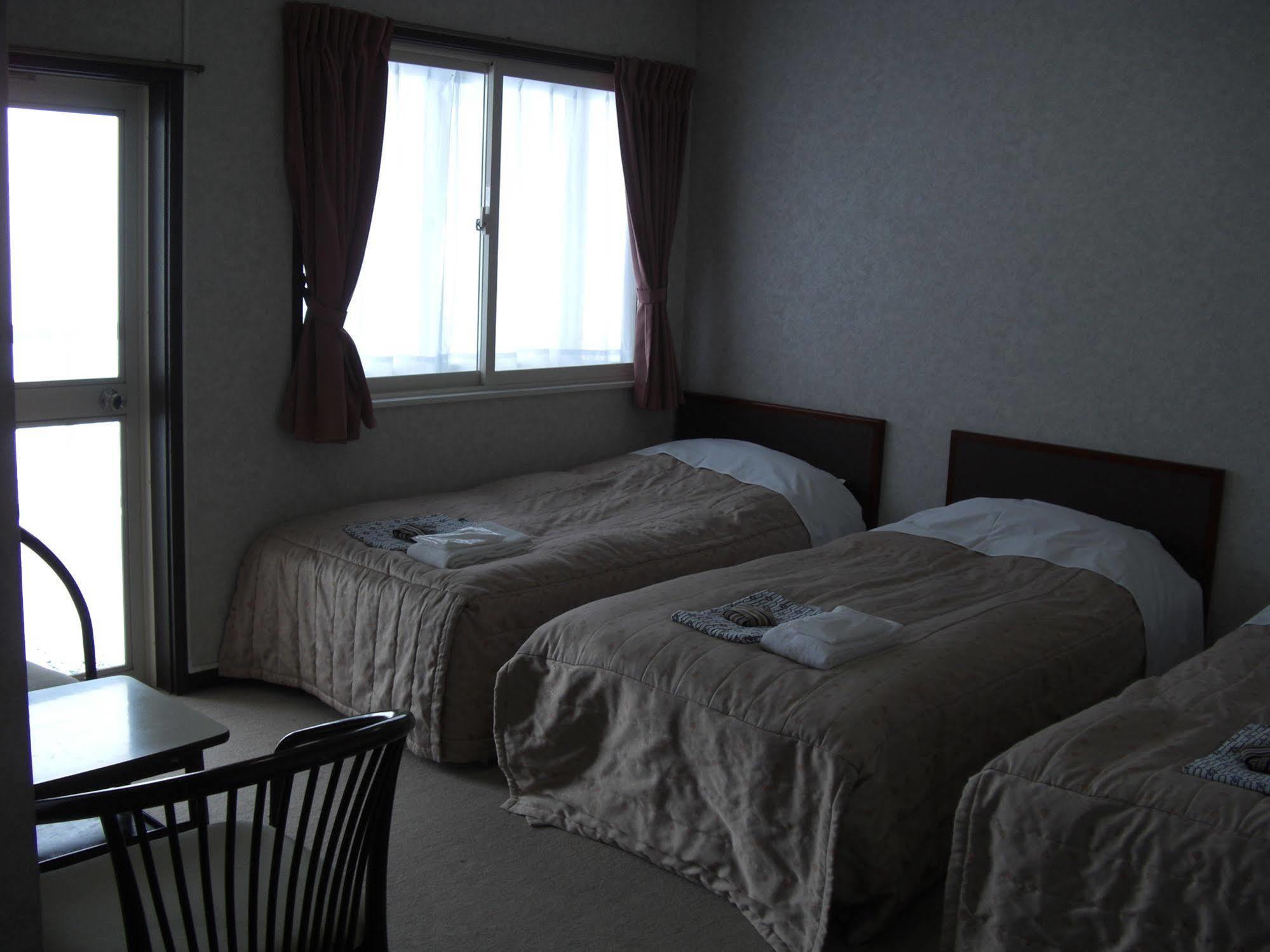 Akakura Yours Inn Мьоко Екстер'єр фото